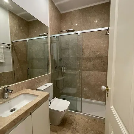 Hotel Com Banheiro Privativo E Varanda
